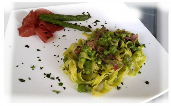 Pasta asparagi e bresaola